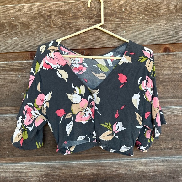 Leith Cropped Rayon Flounce Sleeve Top V Neck Button Down Floral - Picture 1 of 4